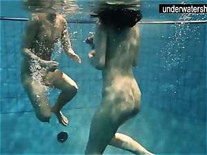 2 stellar amateurs showing their figures off under water